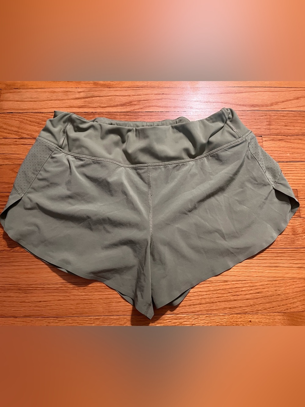Athleta Run With It 3.5" Running Shorts Green Elastic Waist Size Large